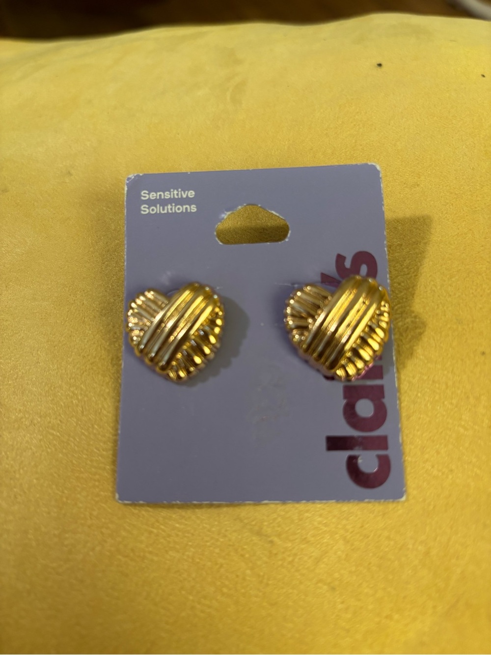 Claire's Gold Ribbed Heart Stud Earrings